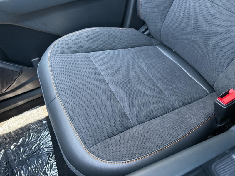 Ford Explorer Vehicle Full-screen Gallery Image 21