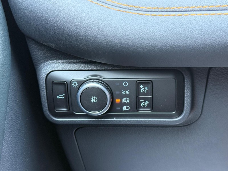 Ford Explorer Vehicle Full-screen Gallery Image 22