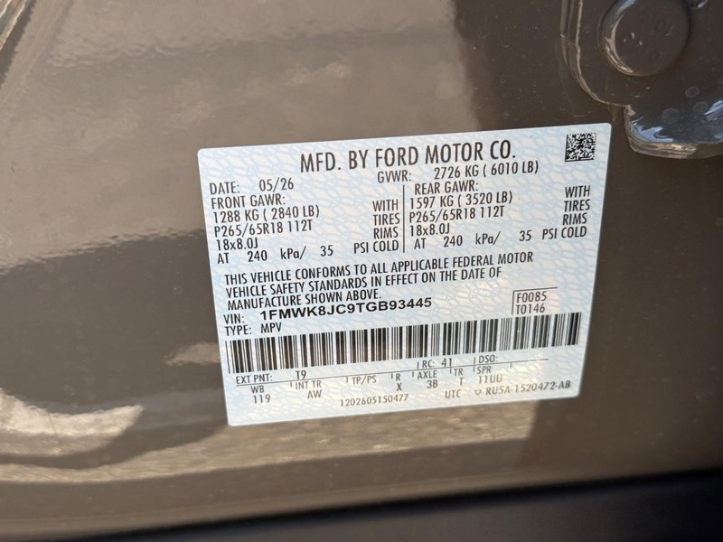 Ford Explorer Vehicle Full-screen Gallery Image 23