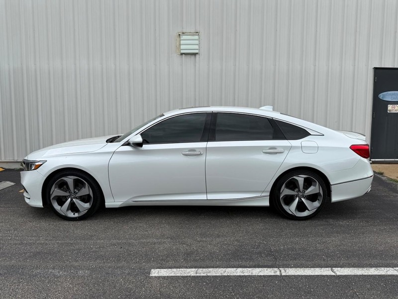 Honda Accord Sedan Vehicle Full-screen Gallery Image 2