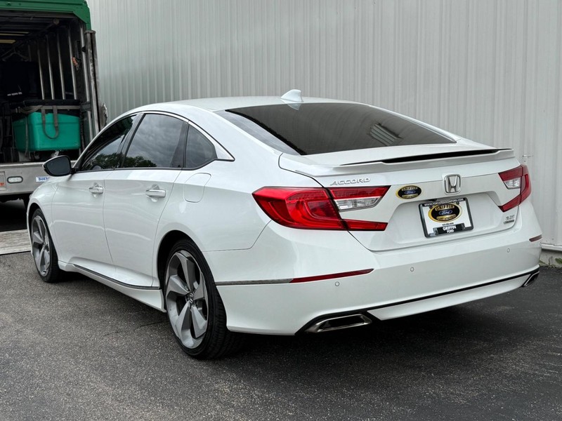 Honda Accord Sedan Vehicle Full-screen Gallery Image 3