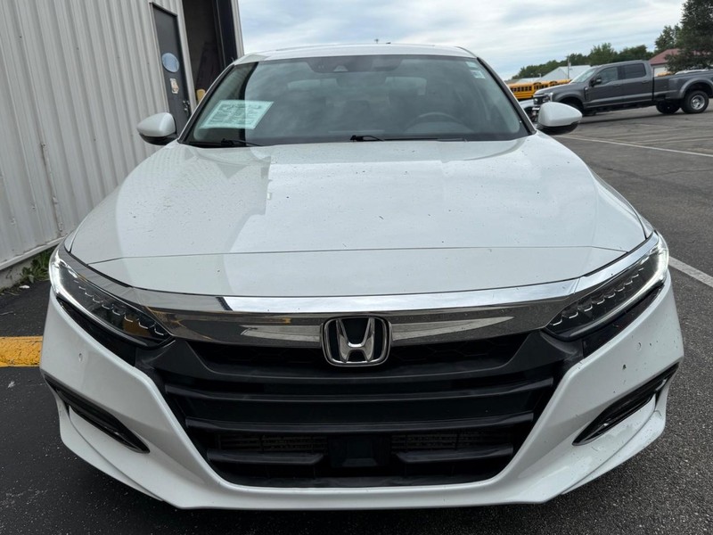 Honda Accord Sedan Vehicle Full-screen Gallery Image 8