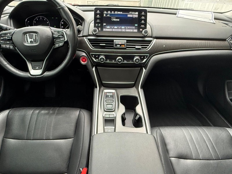 Honda Accord Sedan Vehicle Full-screen Gallery Image 10
