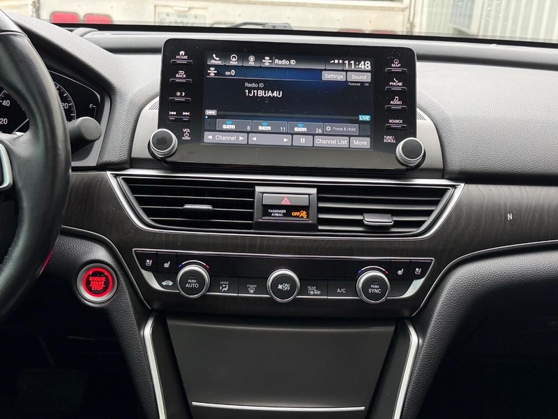 Honda Accord Sedan Vehicle Full-screen Gallery Image 11