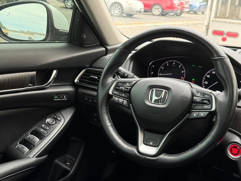 Honda Accord Sedan Vehicle Full-screen Gallery Image 13