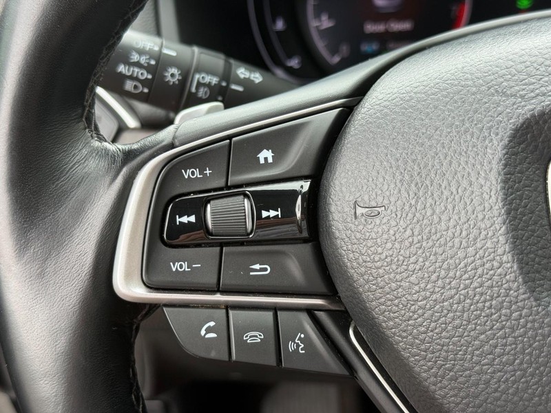 Honda Accord Sedan Vehicle Full-screen Gallery Image 16