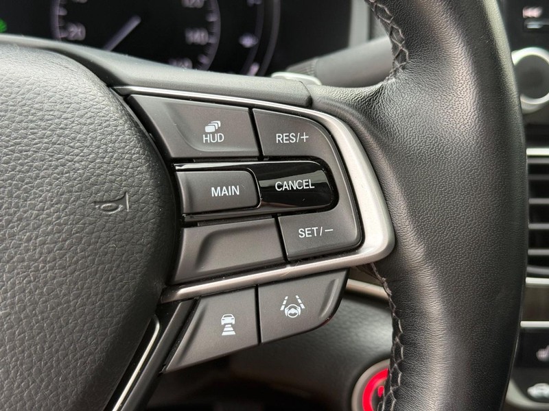 Honda Accord Sedan Vehicle Full-screen Gallery Image 17