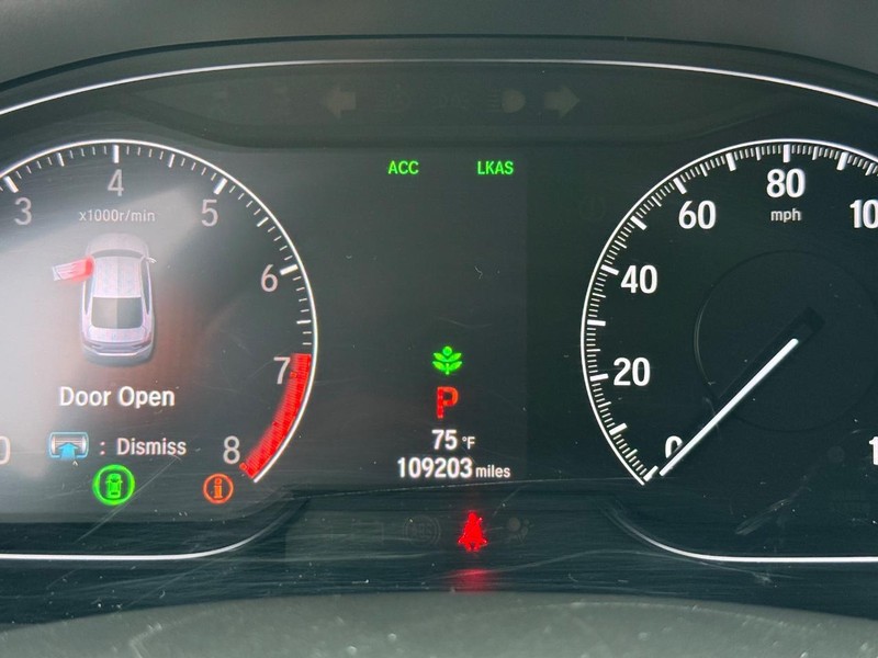 Honda Accord Sedan Vehicle Full-screen Gallery Image 18