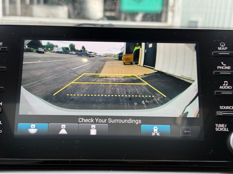 Honda Accord Sedan Vehicle Full-screen Gallery Image 19