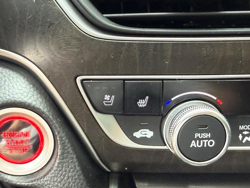 Honda Accord Sedan Vehicle Full-screen Gallery Image 20