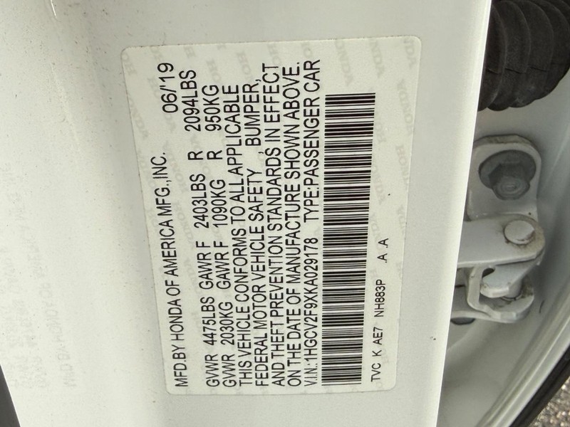 Honda Accord Sedan Vehicle Full-screen Gallery Image 23