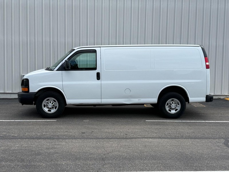 Chevrolet Express Cargo Van Vehicle Full-screen Gallery Image 2