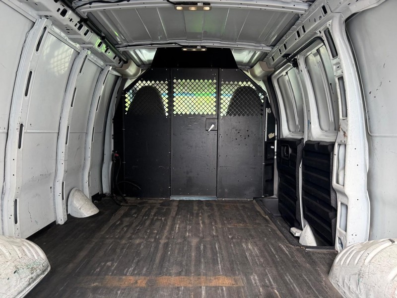 Chevrolet Express Cargo Van Vehicle Full-screen Gallery Image 6