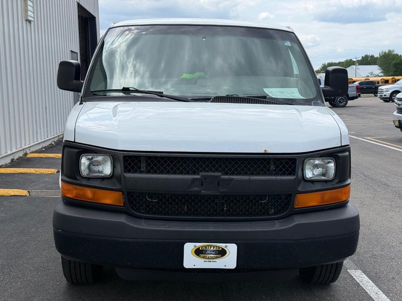 Chevrolet Express Cargo Van Vehicle Full-screen Gallery Image 8