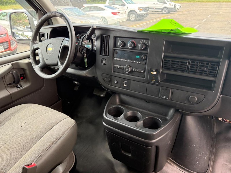 Chevrolet Express Cargo Van Vehicle Full-screen Gallery Image 9