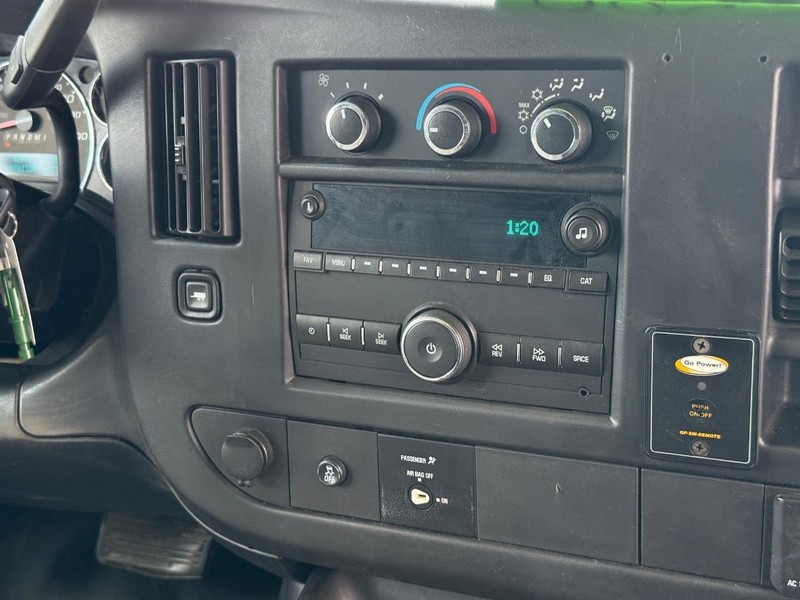 Chevrolet Express Cargo Van Vehicle Full-screen Gallery Image 10