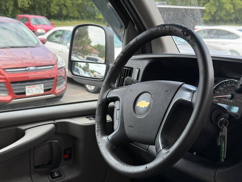 Chevrolet Express Cargo Van Vehicle Full-screen Gallery Image 12