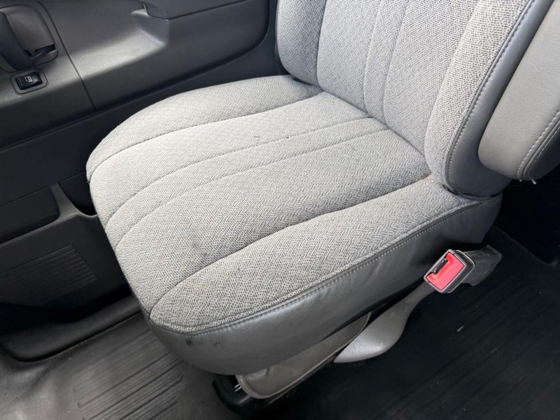 Chevrolet Express Cargo Van Vehicle Full-screen Gallery Image 17