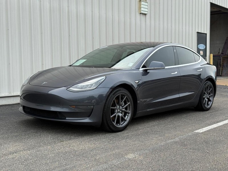 Tesla Model 3 Vehicle Full-screen Gallery Image 2