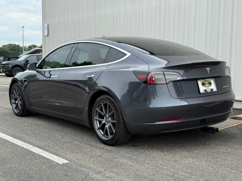 Tesla Model 3 Vehicle Full-screen Gallery Image 4