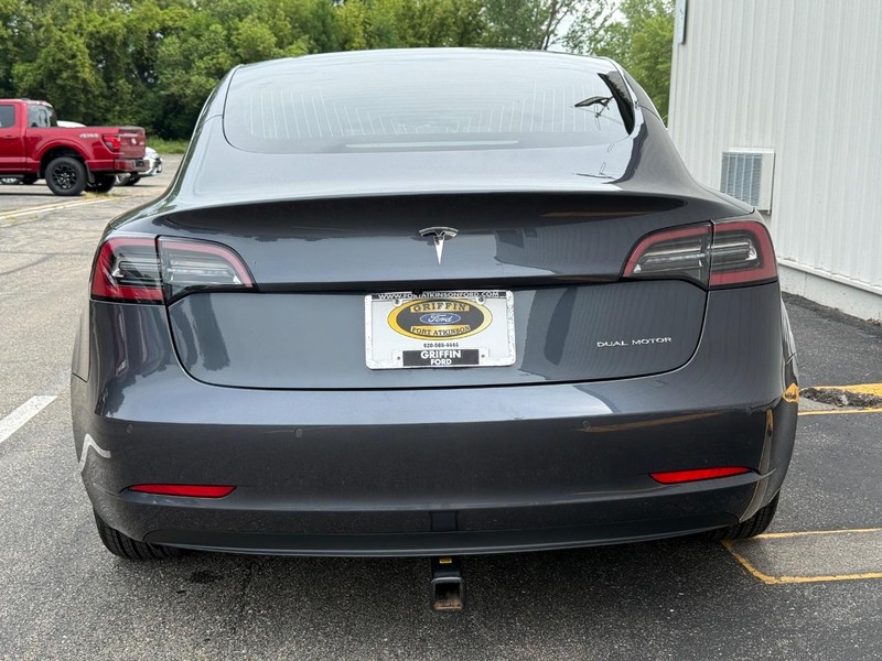 Tesla Model 3 Vehicle Full-screen Gallery Image 5