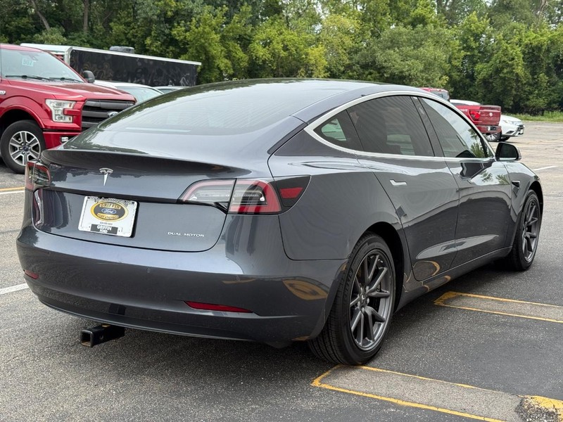 Tesla Model 3 Vehicle Full-screen Gallery Image 6