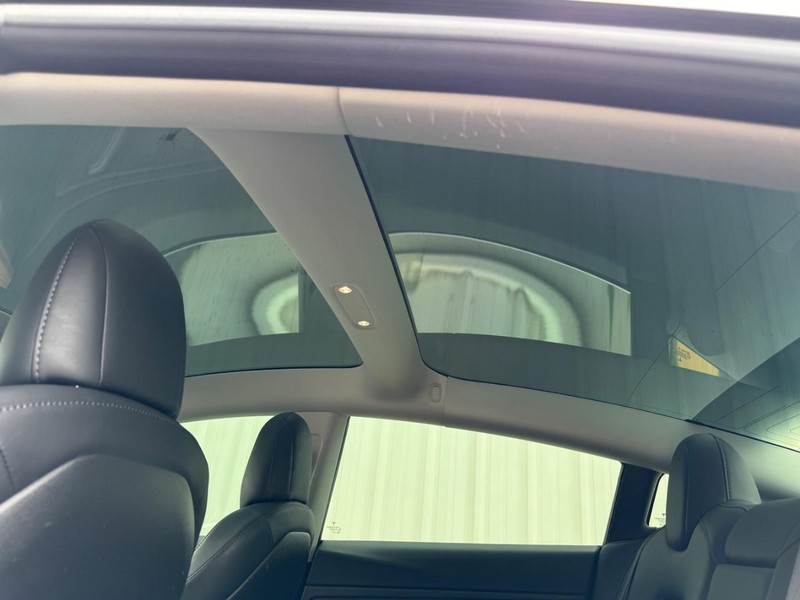 Tesla Model 3 Vehicle Full-screen Gallery Image 12