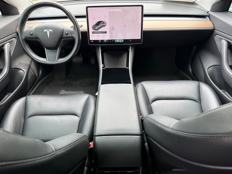 Tesla Model 3 Vehicle Full-screen Gallery Image 13