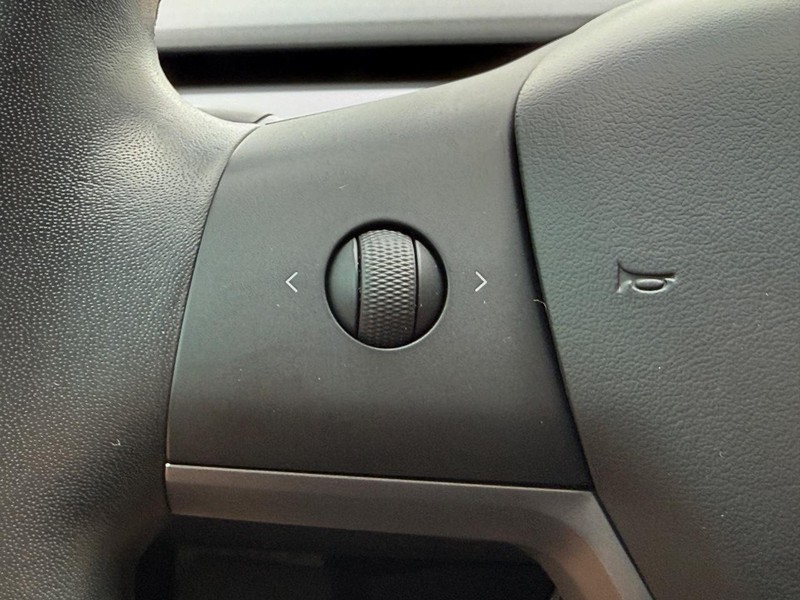 Tesla Model 3 Vehicle Full-screen Gallery Image 15