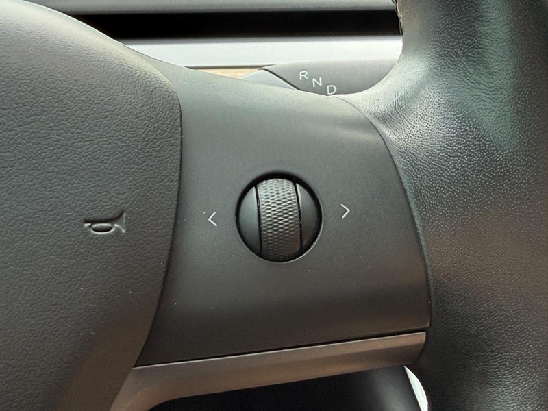 Tesla Model 3 Vehicle Full-screen Gallery Image 16