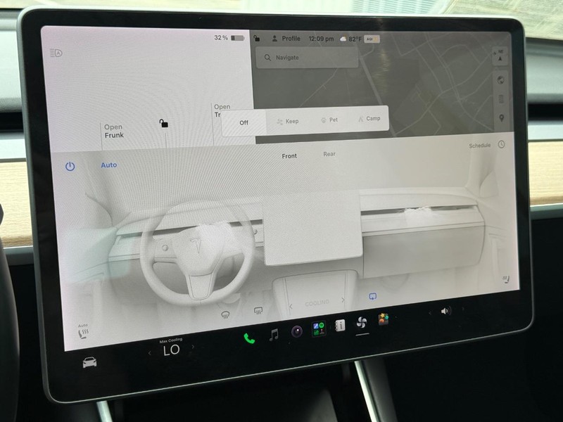 Tesla Model 3 Vehicle Full-screen Gallery Image 18