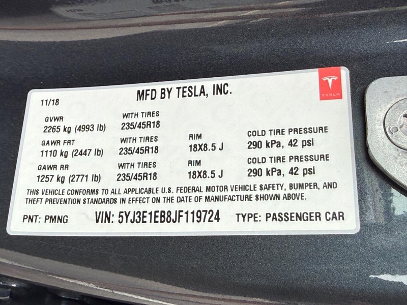 Tesla Model 3 Vehicle Full-screen Gallery Image 24