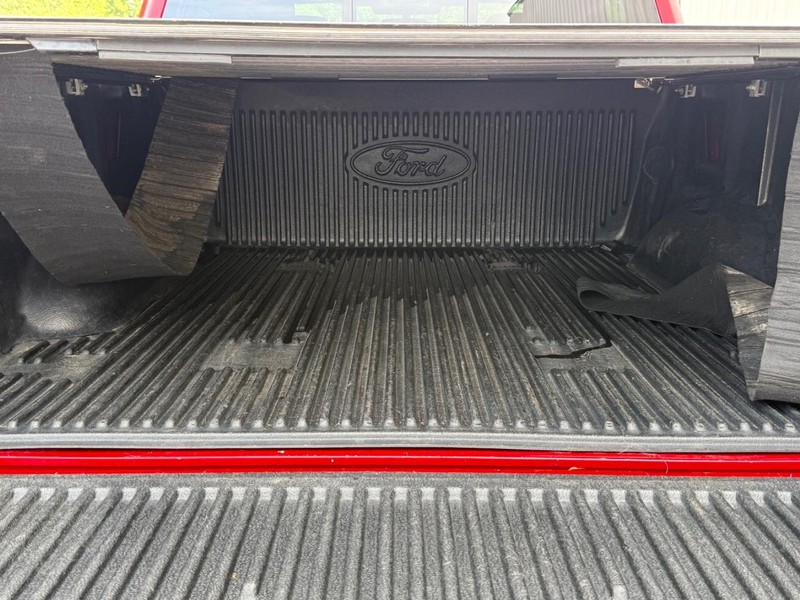Ford F-150 Vehicle Full-screen Gallery Image 5