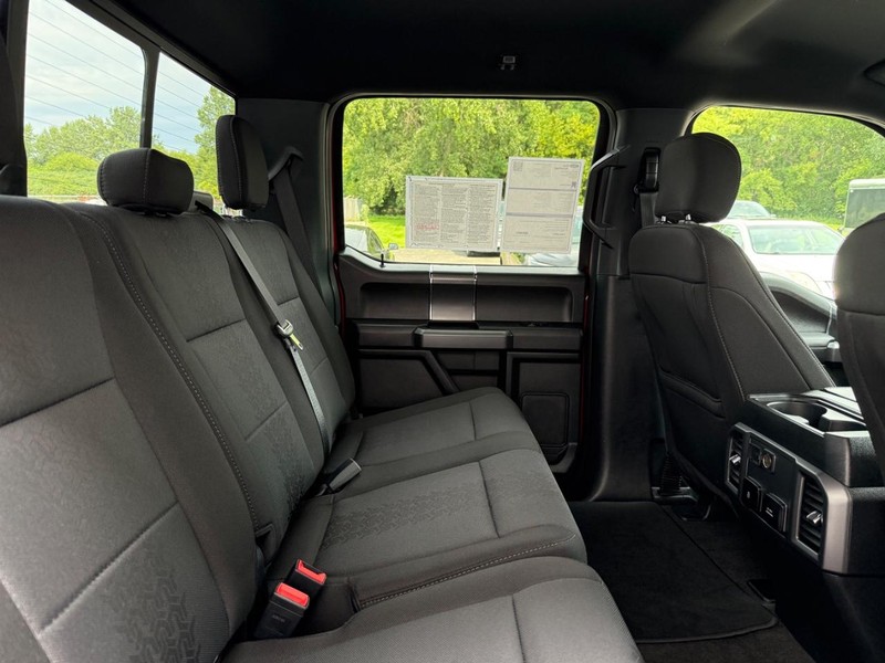 Ford F-150 Vehicle Full-screen Gallery Image 9
