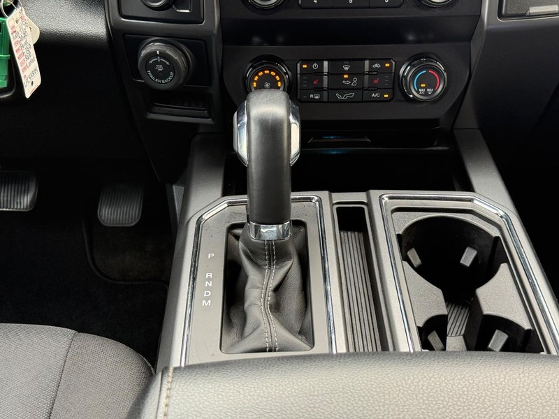 Ford F-150 Vehicle Full-screen Gallery Image 12