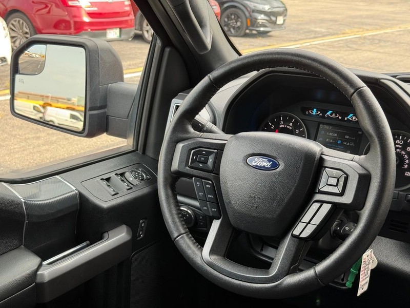 Ford F-150 Vehicle Full-screen Gallery Image 13