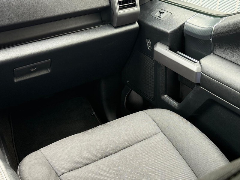 Ford F-150 Vehicle Full-screen Gallery Image 14