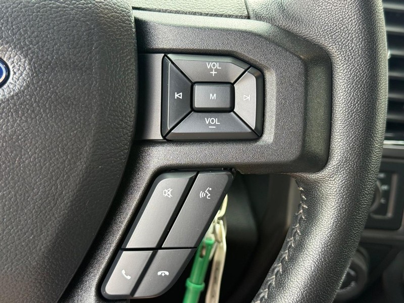 Ford F-150 Vehicle Full-screen Gallery Image 16
