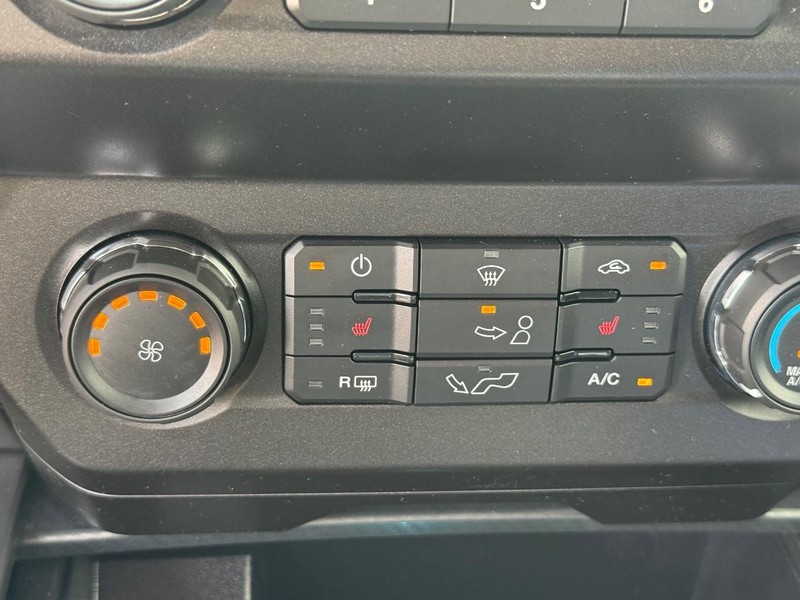 Ford F-150 Vehicle Full-screen Gallery Image 19