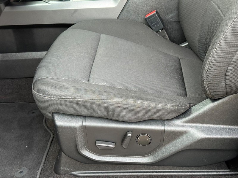 Ford F-150 Vehicle Full-screen Gallery Image 21