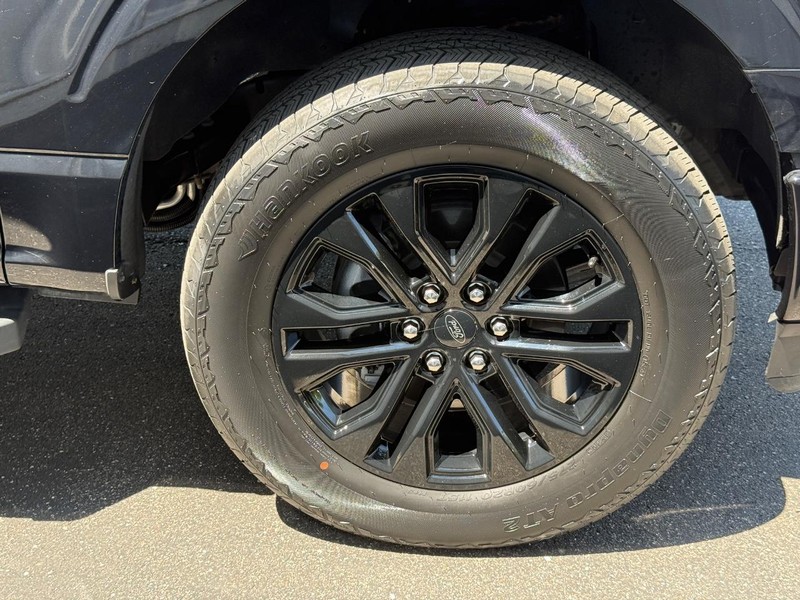 Ford F-150 Vehicle Full-screen Gallery Image 7
