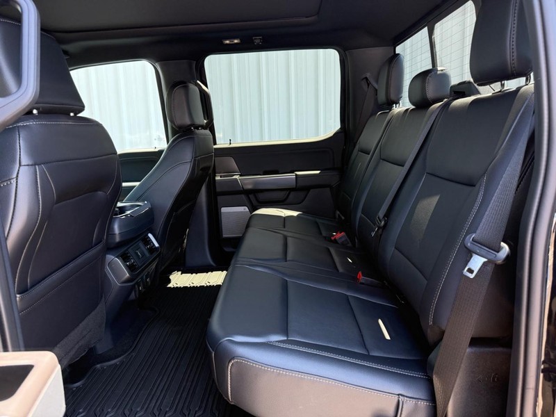 Ford F-150 Vehicle Full-screen Gallery Image 9