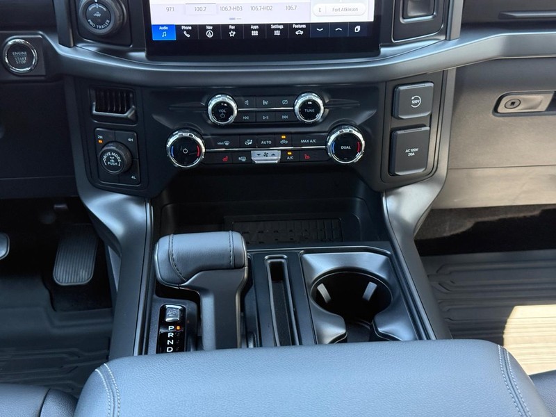 Ford F-150 Vehicle Full-screen Gallery Image 12