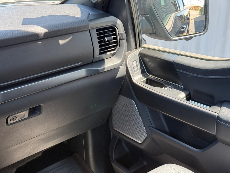 Ford F-150 Vehicle Full-screen Gallery Image 14