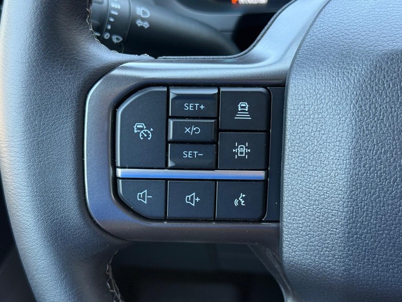 Ford F-150 Vehicle Full-screen Gallery Image 15