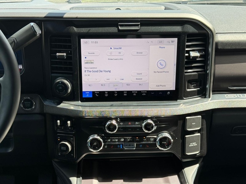 Ford Super Duty F-350 SRW Vehicle Full-screen Gallery Image 11