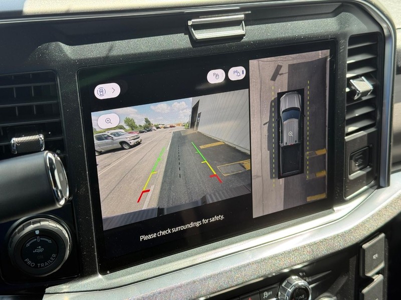 Ford Super Duty F-350 SRW Vehicle Full-screen Gallery Image 18