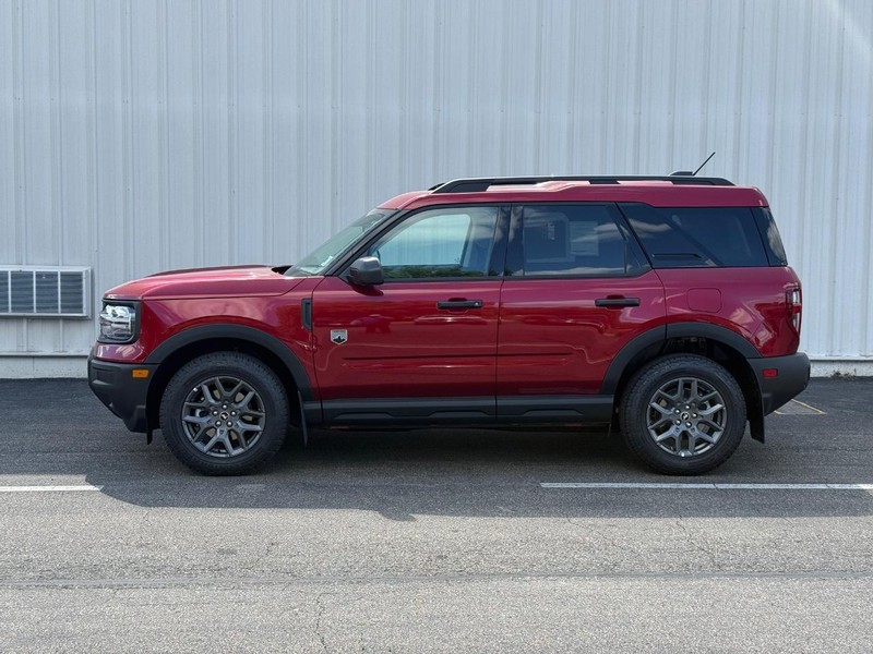 Ford Bronco Sport Vehicle Full-screen Gallery Image 2