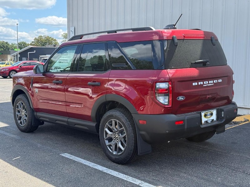Ford Bronco Sport Vehicle Full-screen Gallery Image 3