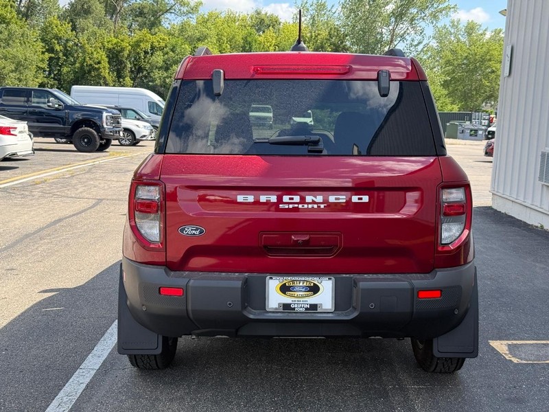 Ford Bronco Sport Vehicle Full-screen Gallery Image 4